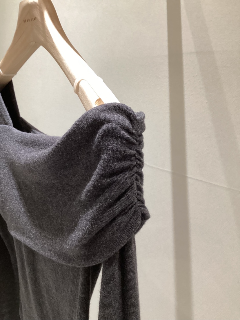 NEAR LEAP-P東大門㊣代購女裝新款人氣時尚長袖T恤褶皺露肩NEAR LEAP長袖T恤