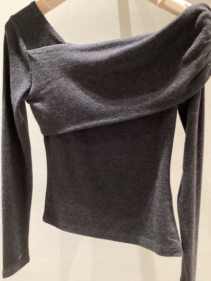 NEAR LEAP-P東大門㊣代購女裝新款人氣時尚長袖T恤褶皺露肩NEAR LEAP長袖T恤