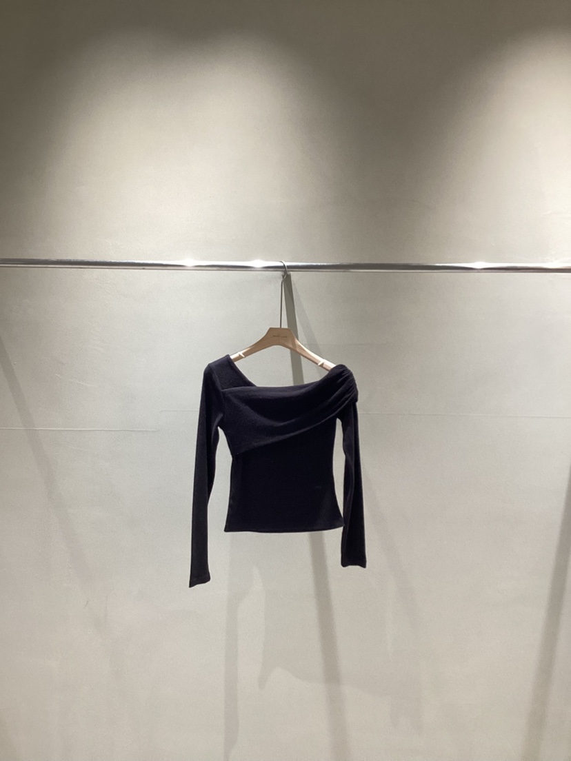 NEAR LEAP-P東大門㊣代購女裝新款人氣時尚長袖T恤褶皺露肩NEAR LEAP長袖T恤圖色3