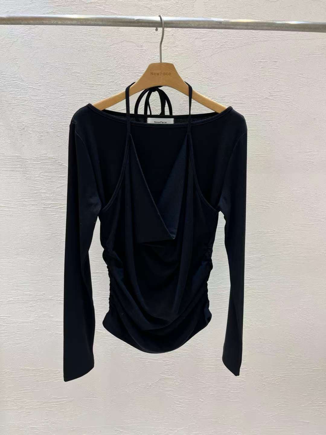 NEW FACE韓國直郵㊣女裝新款熱賣職業休閑真品長袖T恤假兩件NEW FACE長袖T恤圖色2