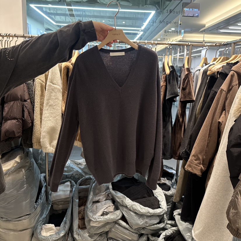 HONG.U韓國代購㊣女士新款人氣推薦熱賣時尚針織衫V領羊毛HONG.U針織衫圖色2