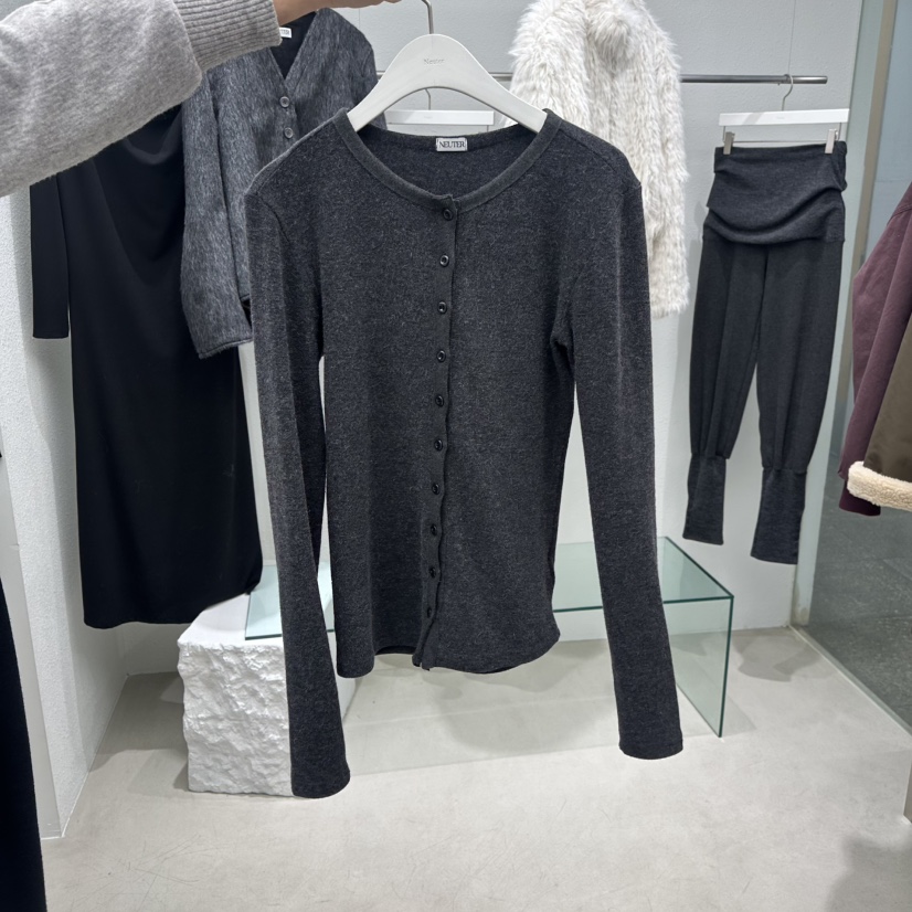 NEUTER東大門㊣實拍女士新品時尚熱賣職業推薦真品人氣針織衫NEUTER針織衫圖色2墨色