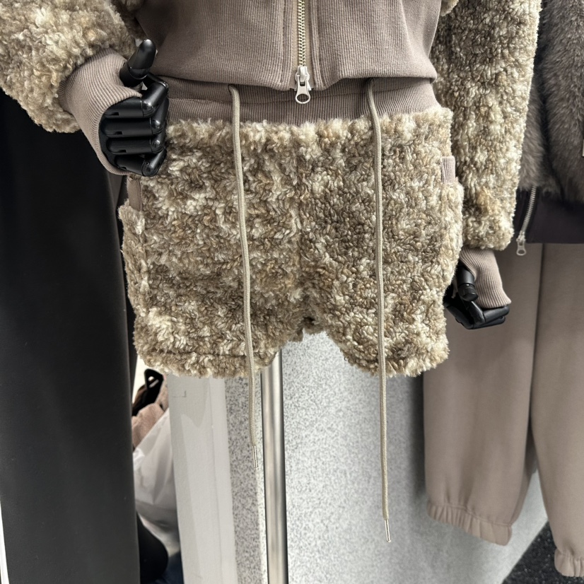 NUEUN韓國代購㊣女士新品休閑真品25秋冬熱賣時尚人氣推薦短褲NUEUN/SEEOT短褲圖色1