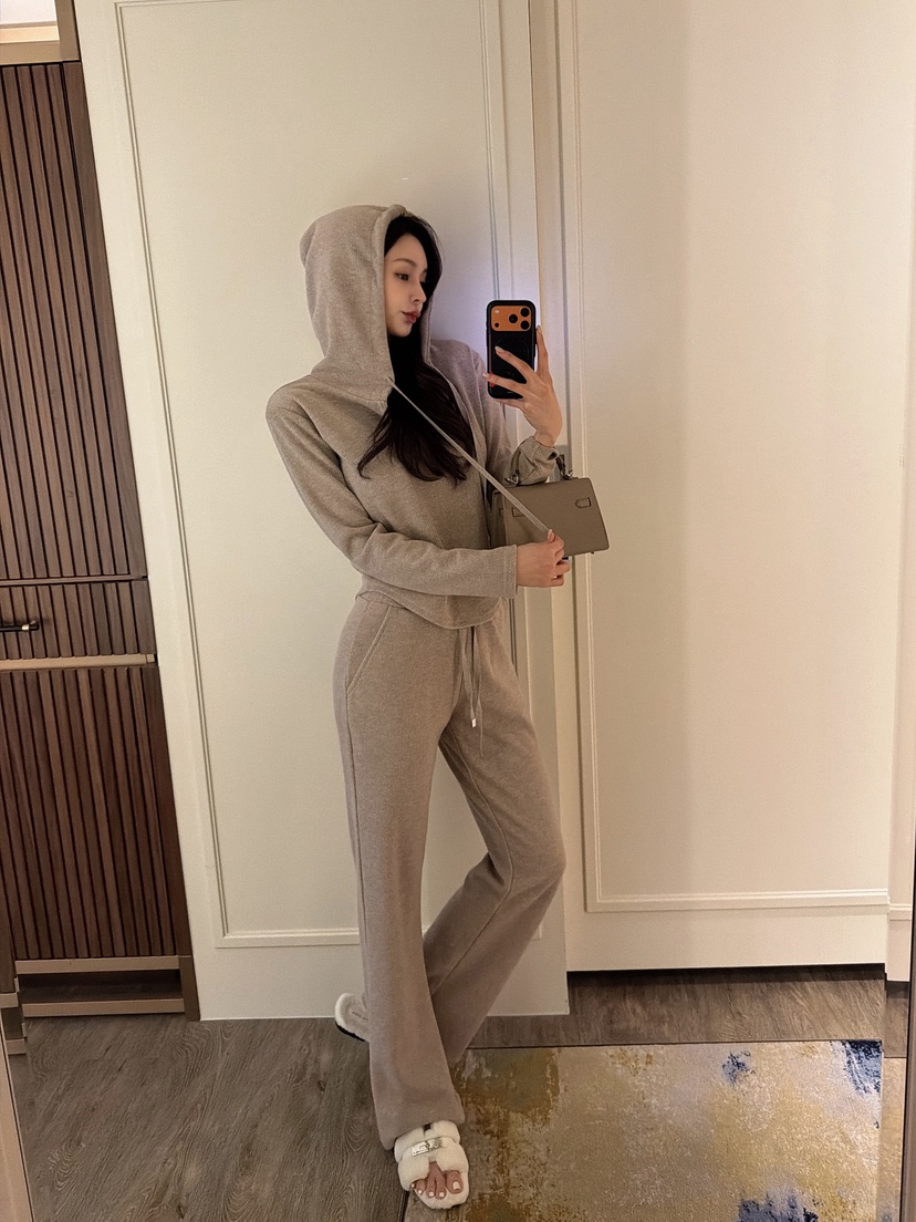 CLOTH韓國直郵㊣女士新款職業人氣休閑熱賣套裝連帽衫兔子套裝CLOTH套裝