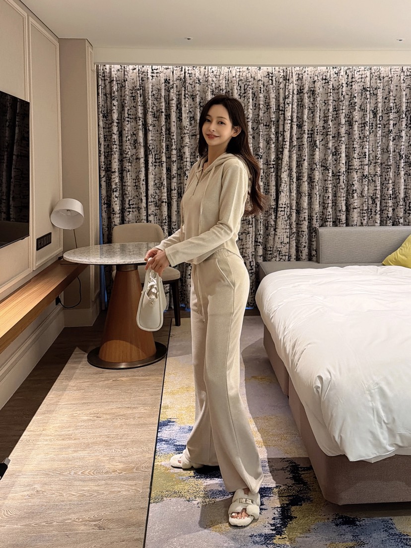 CLOTH韓國直郵㊣女士新款職業人氣休閑熱賣套裝連帽衫兔子套裝CLOTH套裝