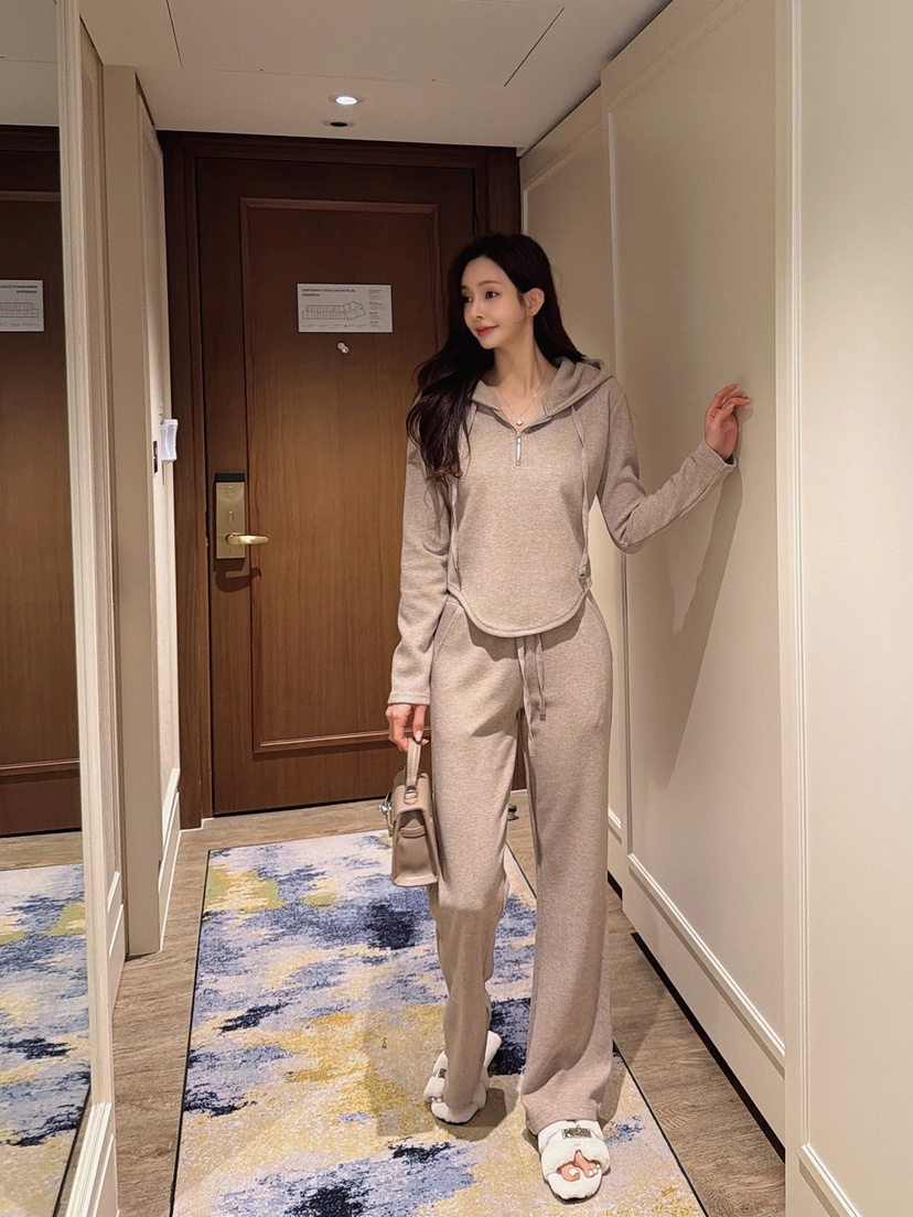 CLOTH韓國直郵㊣女士新款職業人氣休閑熱賣套裝連帽衫兔子套裝CLOTH套裝圖色2