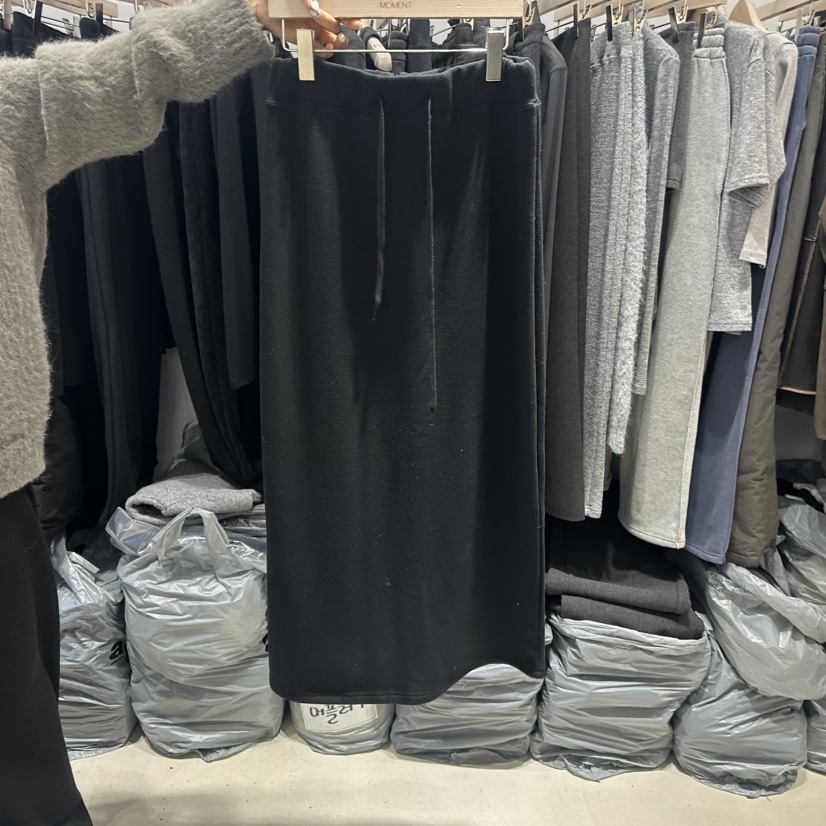 MOMENT韓國直郵㊣女裝新品人氣真品時尚熱賣職業長裙加絨貂皮MOMENT/RECOVER長裙圖色3黑色