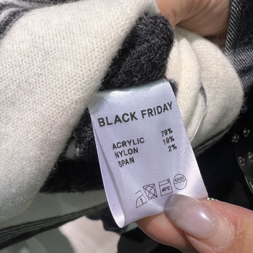 BLACKFRIDAY韓國代購㊣女裝新品時尚推薦休閑長袖T恤含圍巾BLACK FRIDAY長袖T恤