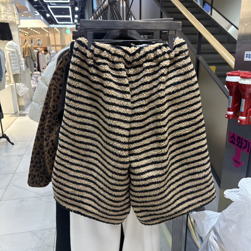 A2/D2東大門㊣實拍女裝新品時尚真品職業休閑短褲加絨羊毛A2/D2短褲