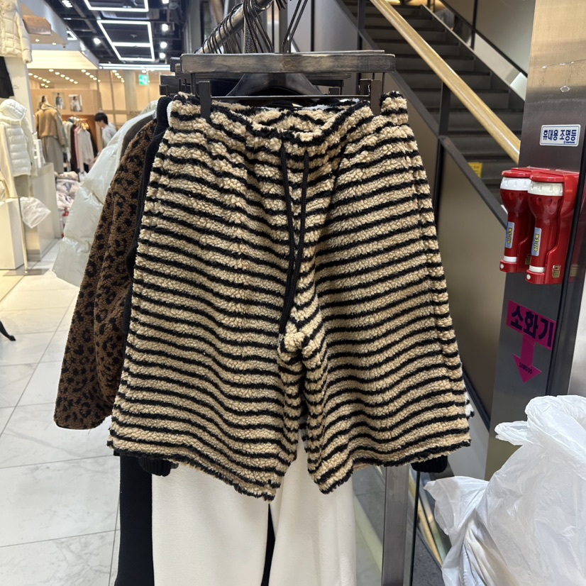 A2/D2東大門㊣實拍女裝新品時尚真品職業休閑短褲加絨羊毛A2/D2短褲圖色2