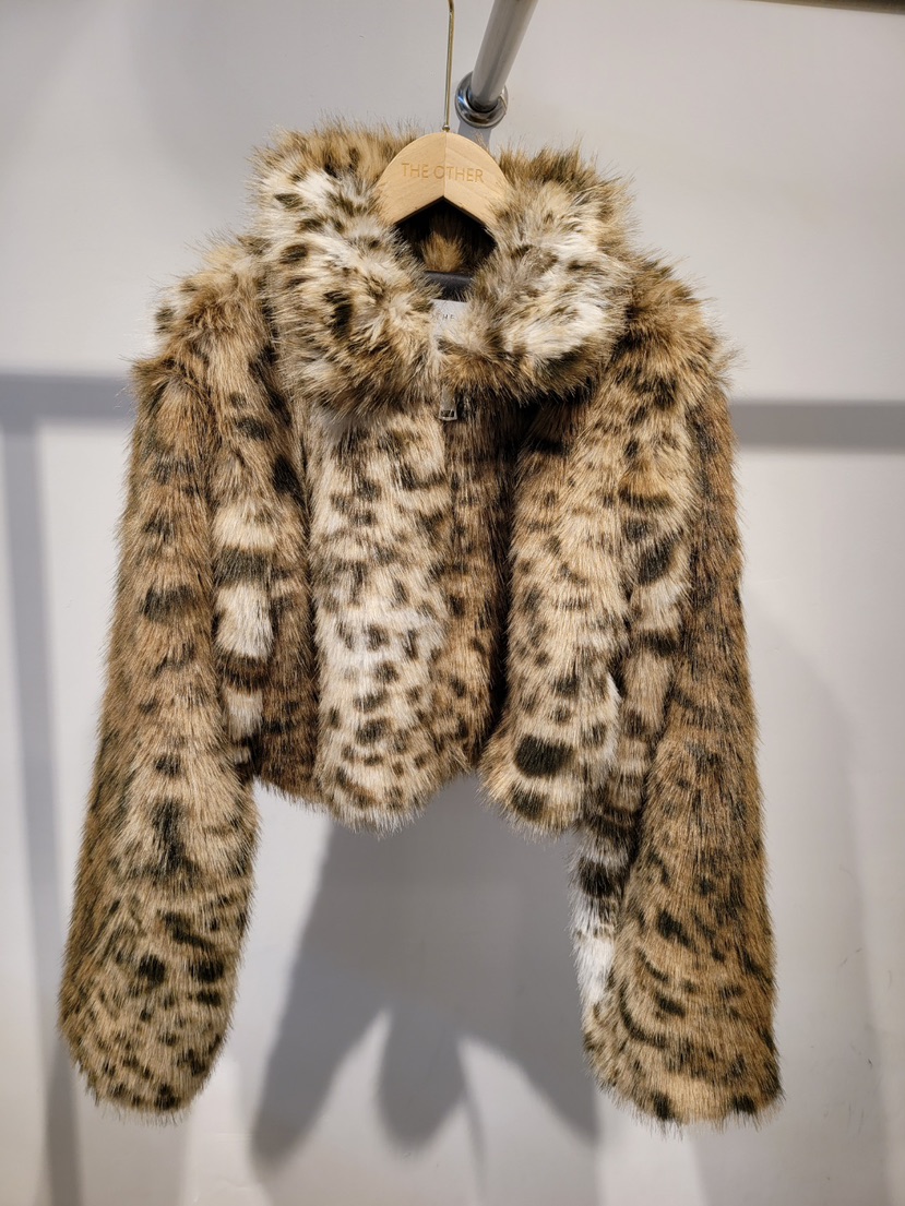 THE OTHER東大門㊣代購女士新款熱賣25秋冬短款大衣皮草豹紋THE OTHER短款大衣圖色1淺色