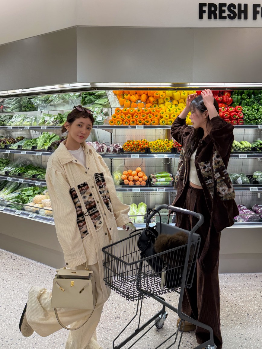 81 MARKET-L韓國代購㊣女士新款熱賣真品襯衫蕾絲衫燈心絨81 MARKET-L襯衫/蕾絲衫