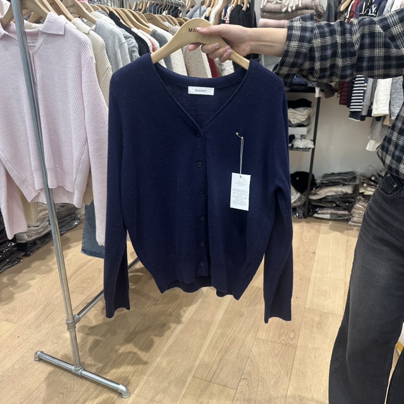 M.G.N東大門㊣實拍女士新款推薦職業人氣真品針織衫羊絨開衫MAGNET針織衫圖色3