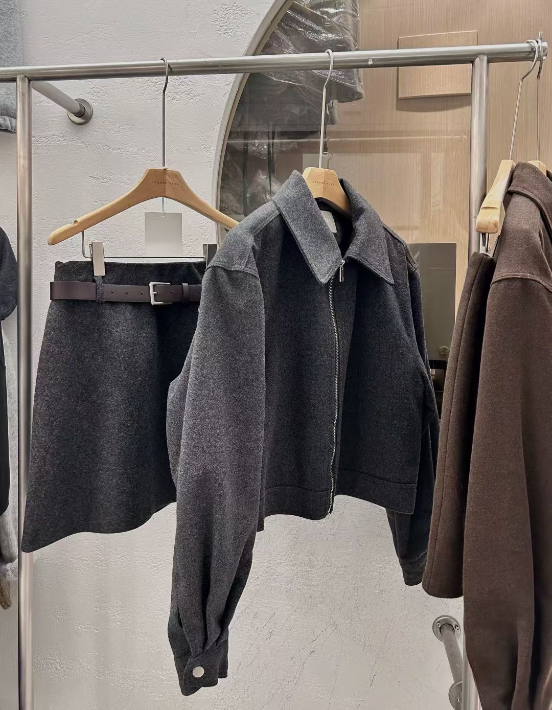 LOUNGE VERA東大門㊣直郵女裝新款時尚25秋冬套裝不含腰帶LOUNGE VERA-2件訂套裝圖色2