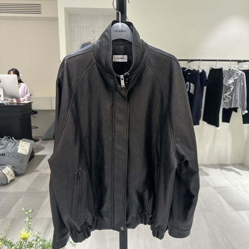 LOW MOMENT韓國代購㊣女裝新款真品人氣熱賣25秋冬夾克春款LOW MOMENT夾克圖色2黑色
