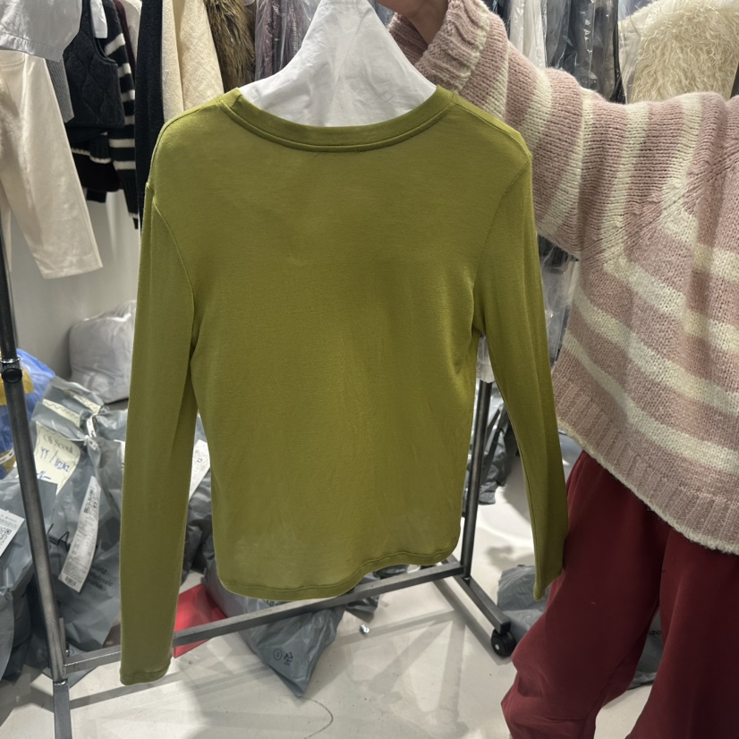 OLI SEOUL㊣東大門實拍女裝新款推薦熱賣職業時尚休閑長袖T恤OLI SEOUL長袖T恤