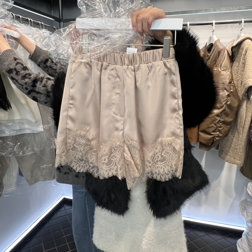 OUS/INCH-L韓國直郵㊣女裝新款推薦真品短褲春款蕾絲緞面OUS/INCH短褲圖色2