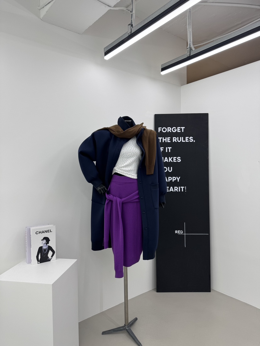 RED-A韓國代購㊣女士新款職業熱賣真品人氣長袖T恤刺繡鏤空RED-A長袖T恤