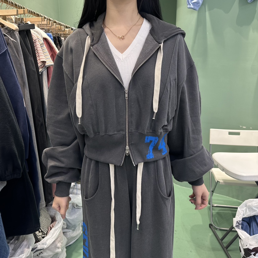 ROMANTIC NEWYORK韓國代購㊣女士新款時尚人氣休閑推薦衛衣ROMANTIC NEWYORK衛衣圖色2