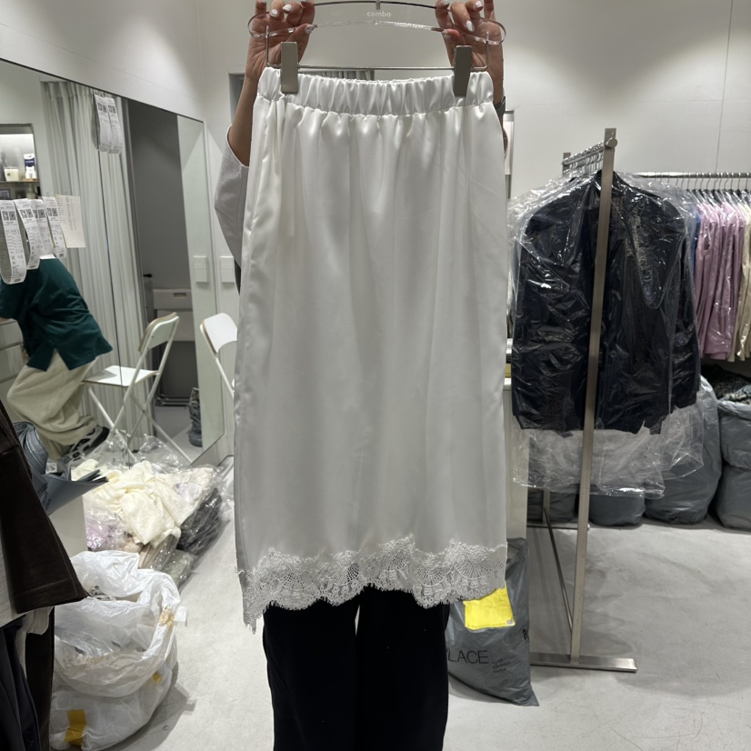 COMBO韓國代購㊣女士新品真品休閑熱賣職業長裙春款蕾絲緞面COM_BO長裙圖色1