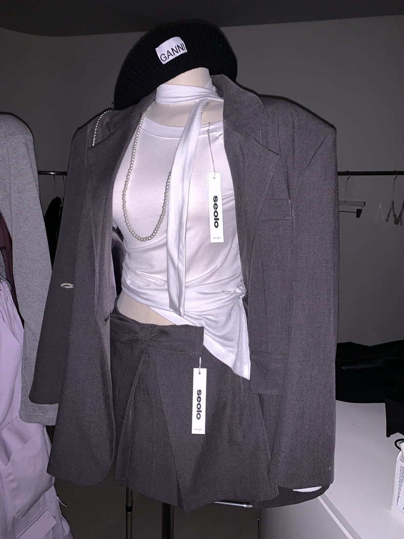 SEOLO韓國直郵㊣女裝新品熱賣休閑職業26春夏長袖T恤含脖帶圍巾Seolo seoul長袖T恤