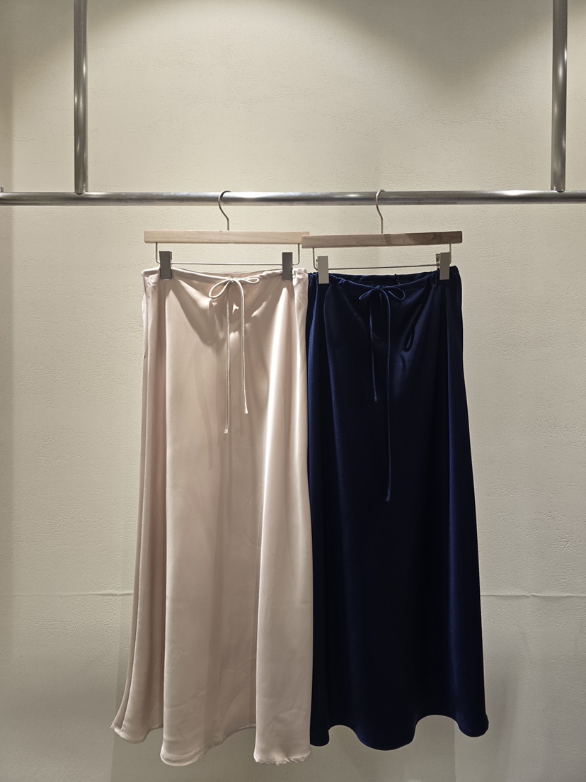 LIKEVAM㊣東大門實拍女裝新款人氣26春夏休閑時尚推薦長裙緞面LIKEVAM長裙