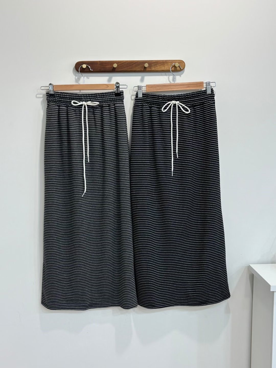 YANGPA東大門代購女裝新款26春夏休閑人氣熱賣時尚職業長裙YANGPA長裙圖色2左二色