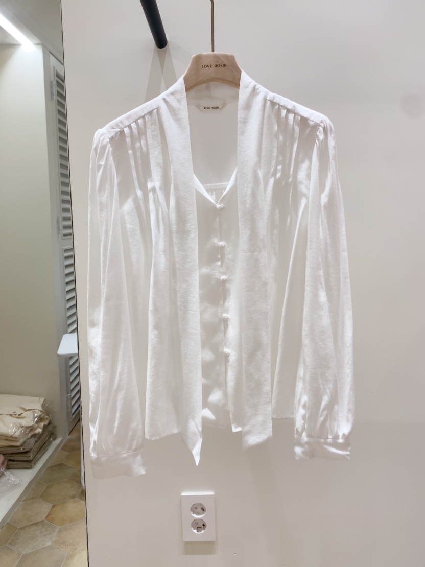 LOVE ROSIE東大門直郵女士新品推薦人氣真品襯衫蕾絲衫系帶LOVE ROSIE襯衫/蕾絲衫