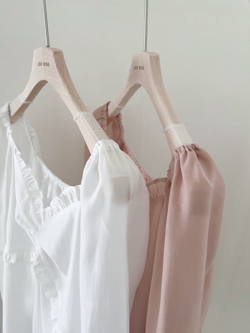 LOVE ROSIE東大門直郵女士新款真品襯衫蕾絲衫泡泡袖荷葉邊LOVE ROSIE襯衫/蕾絲衫