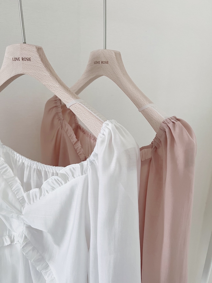 LOVE ROSIE東大門直郵女士新款真品襯衫蕾絲衫泡泡袖荷葉邊LOVE ROSIE襯衫/蕾絲衫