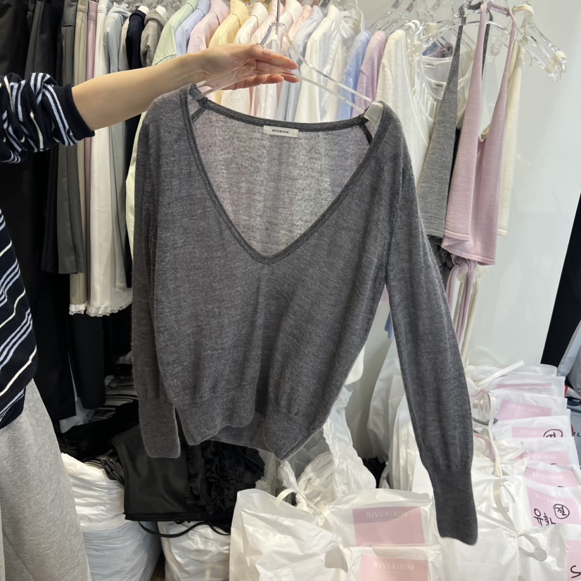 RIVEROOM東大門直郵女士新品推薦熱賣時尚針織衫不含內搭V領RIVEROOM針織衫圖色4