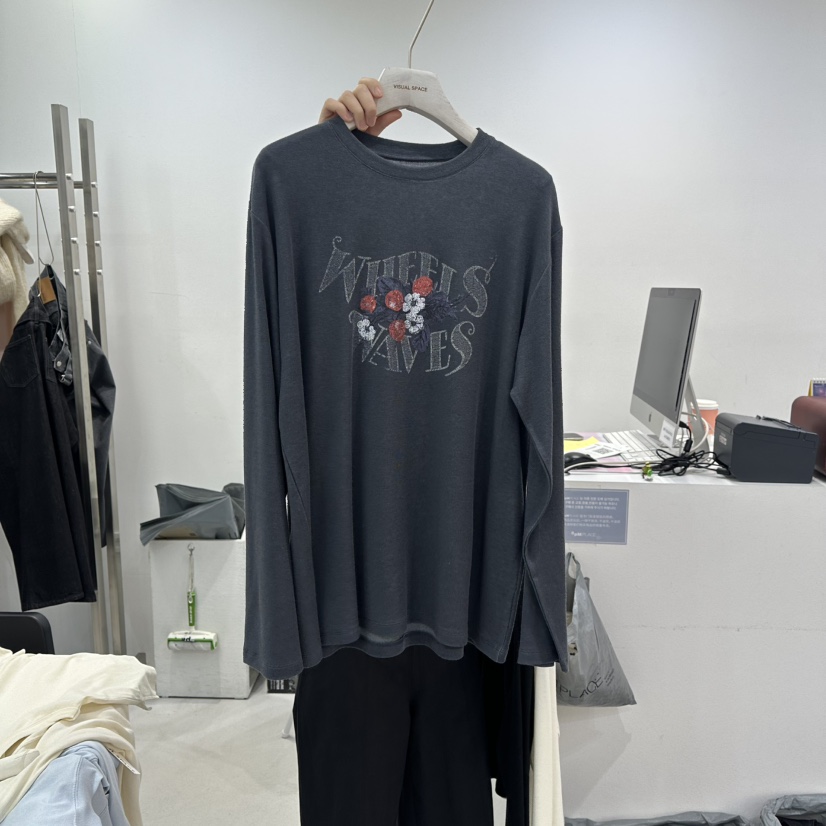 VISUAL SPACE韓國直郵女士新款真品人氣職業長袖T恤花朵VISUAL SPACE長袖T恤圖色2墨色