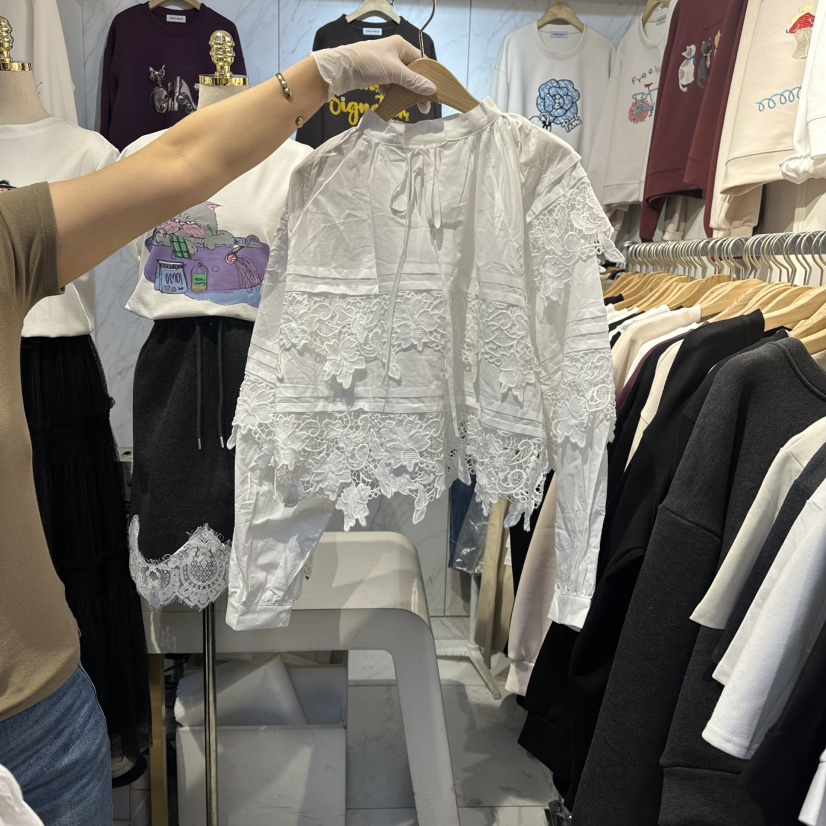 COCO HOLIC韓國代購女裝新品時尚推薦襯衫蕾絲衫刺繡蕾絲COCO HOLIC襯衫/蕾絲衫圖色1