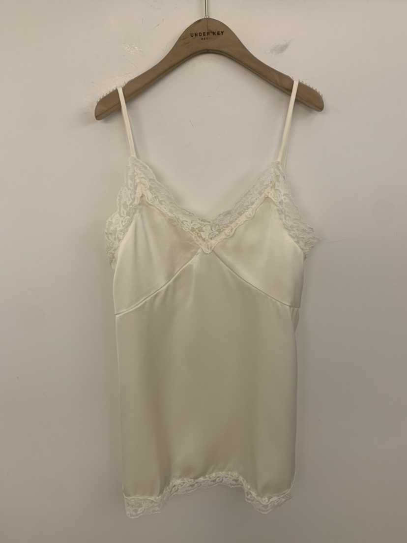UNDER KEY東大門實拍女士新款時尚真品吊帶背心蕾絲緞面UNDER KEY吊帶/背心圖色1