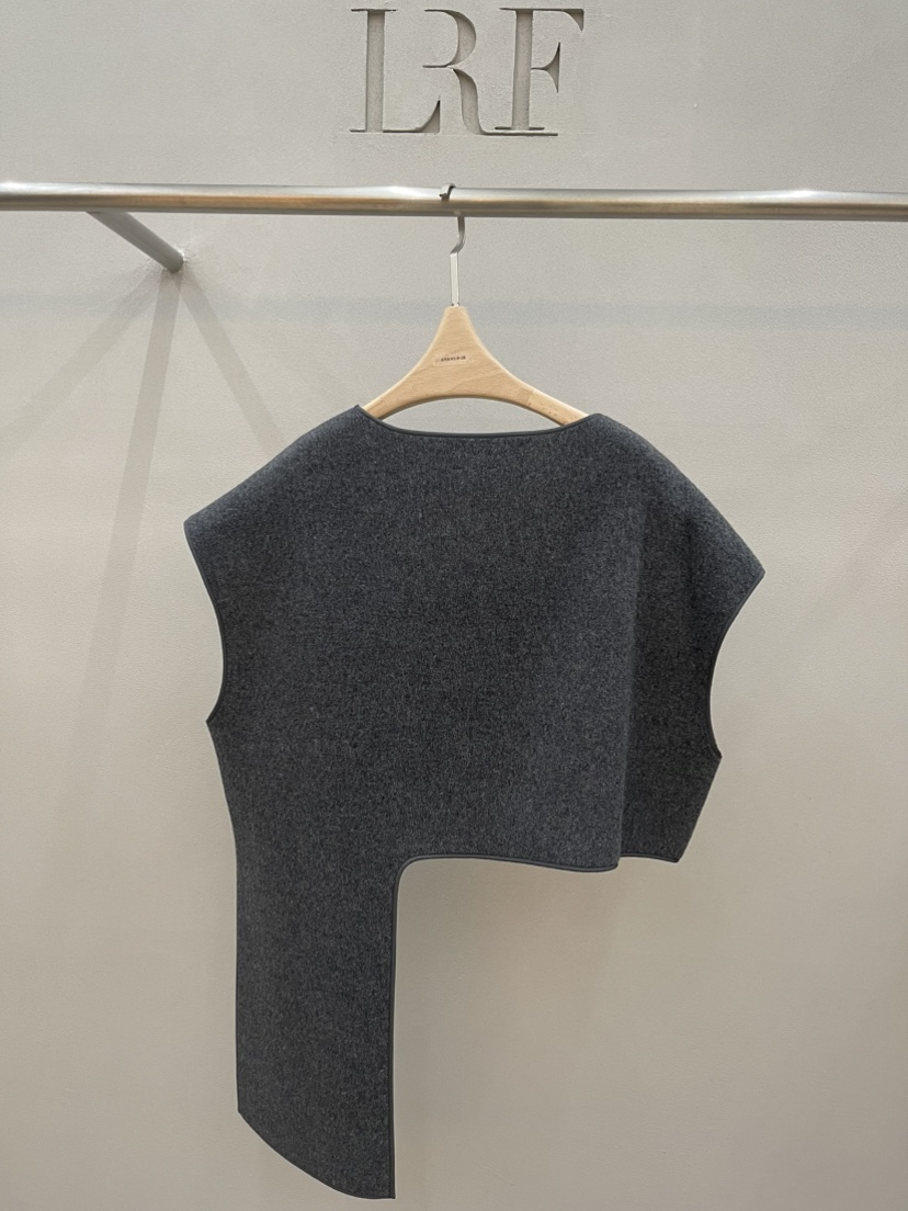 PLUS HONG-P東大門實拍女裝新款推薦職業熱賣休閑吊帶背心LORA FAMILY/PLUS HONG吊帶/背心