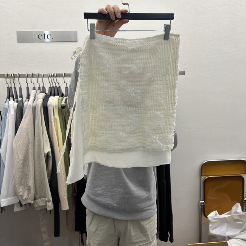 MOANA韓國直郵女裝新品人氣職業推薦熱賣休閑短裙披肩花朵MOANA短裙