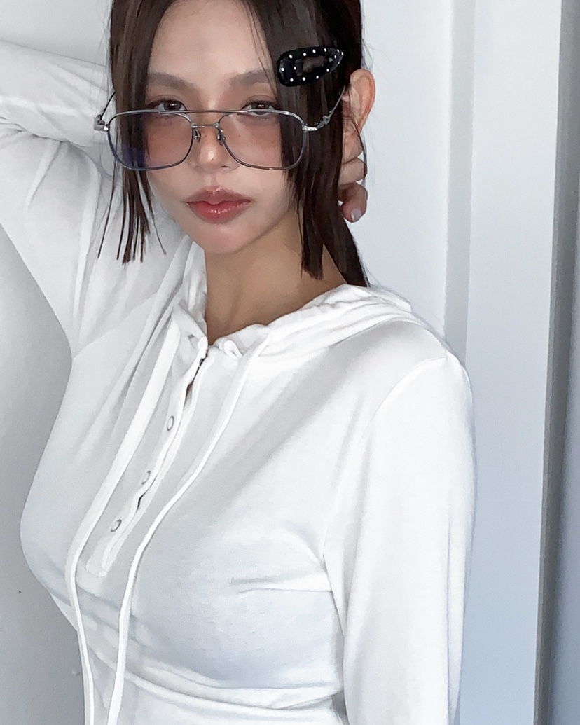 LIVE AID-P東大門代購女士新款時尚推薦26春夏長袖T恤連帽衫LIVE AID-P長袖T恤