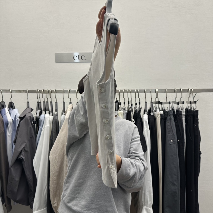 MOANA東大門代購女裝新品職業時尚熱賣休閑人氣真品吊帶背心MOANA吊帶/背心