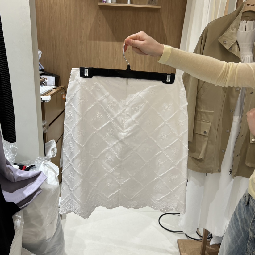 HOWFF韓國代購女裝新款休閑時尚推薦職業半身裙中短裙花朵HOWFF半身裙/中短裙