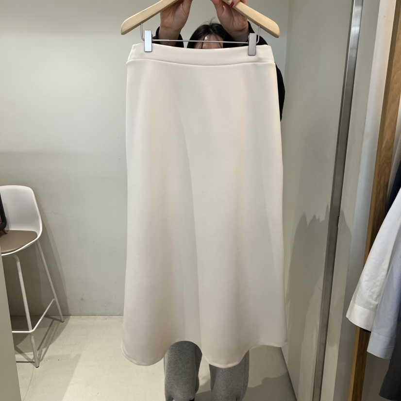 OUTRENE東大門代購女裝新款熱賣26春夏人氣時尚推薦職業長裙OUTRENE長裙圖色1