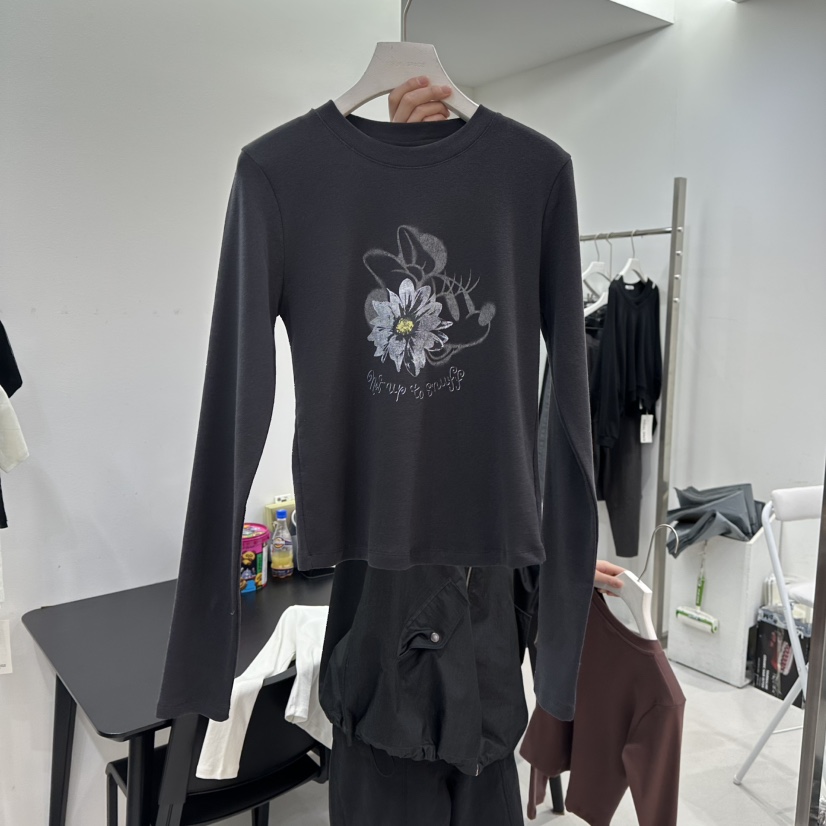 VISUAL SPACE韓國直郵女裝新品職業推薦真品長袖T恤花朵VISUAL SPACE長袖T恤圖色3