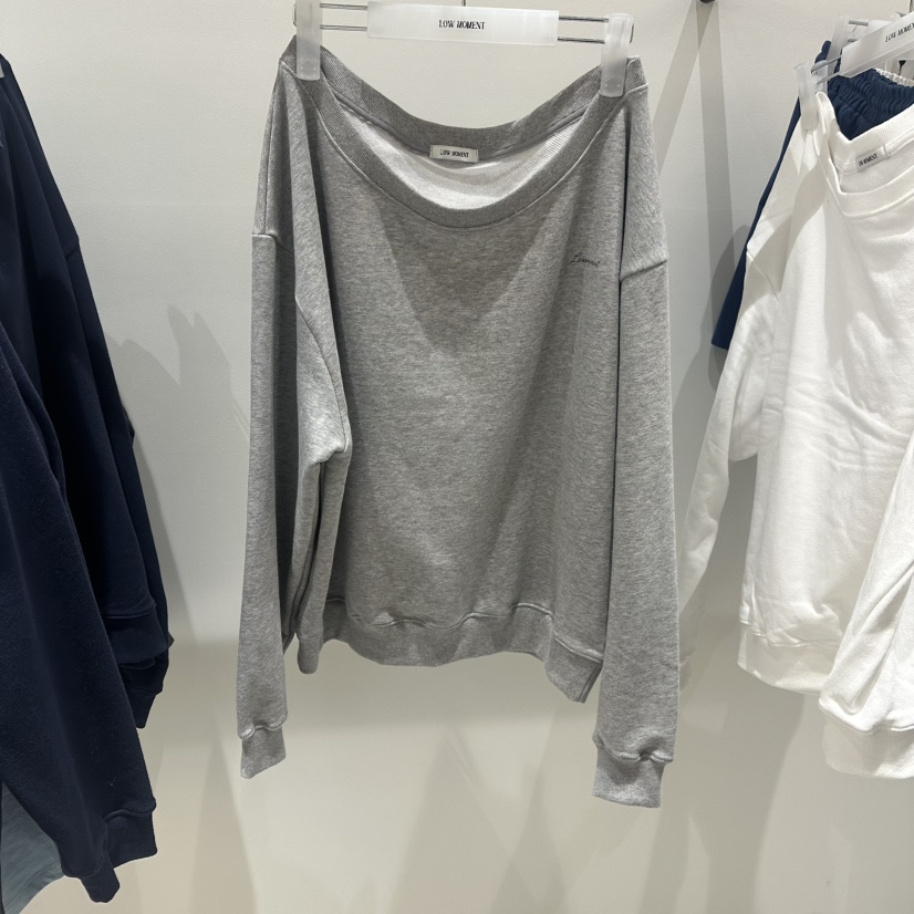 LOW MOMENT韓國代購女士新款推薦熱賣真品人氣時尚衛衣露肩LOW MOMENT衛衣圖色2