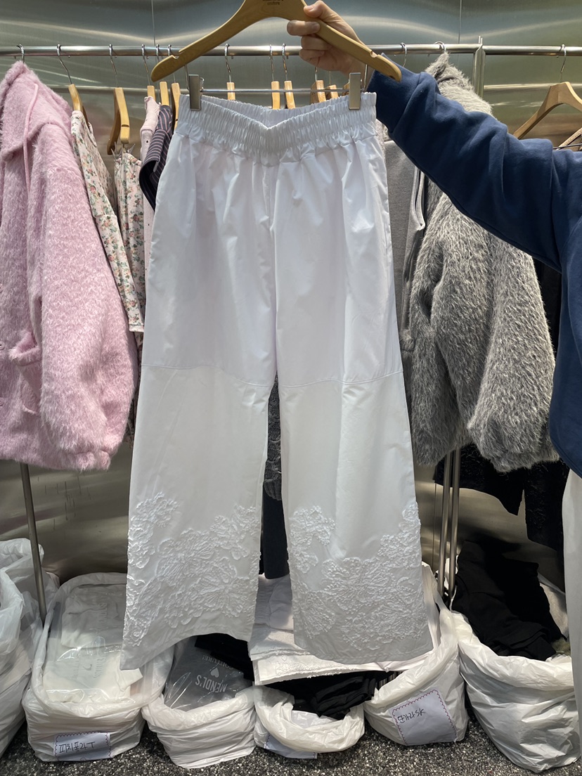 MENDL S韓國直郵女裝新品推薦時尚真品休閑熱賣休閑褲刺繡MENDL S休閑褲圖色1