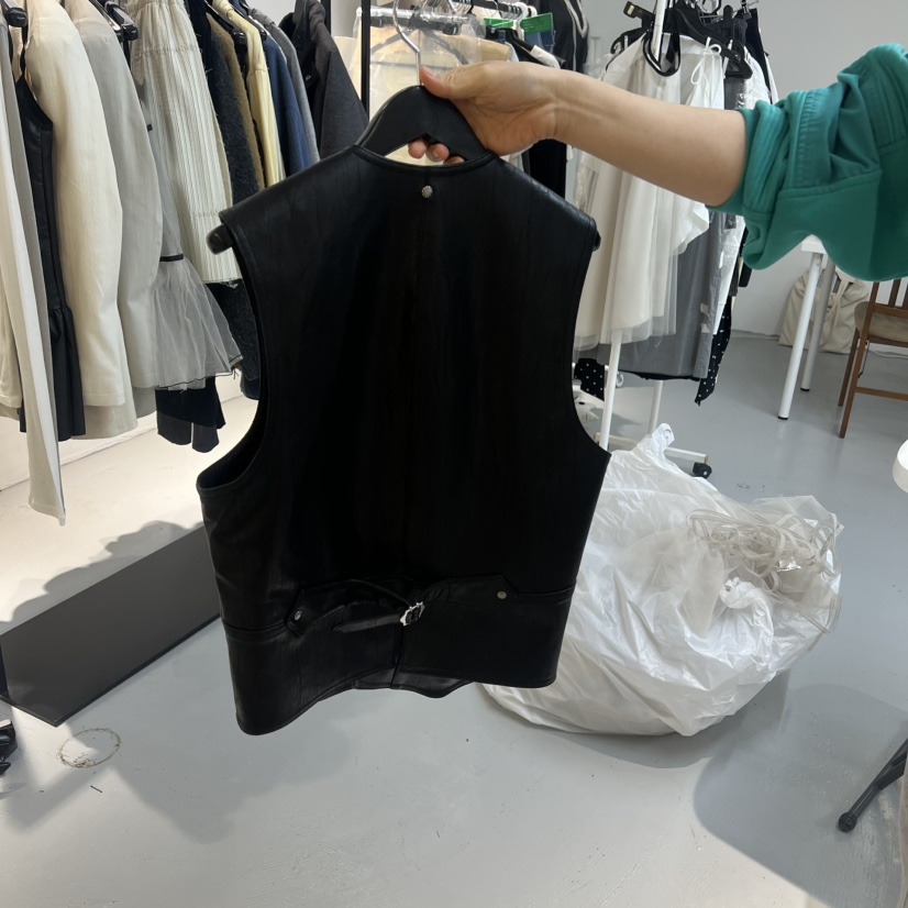 NEU ADULT東大門實拍女裝新品熱賣人氣職業真品推薦馬甲NEU ADULT馬甲