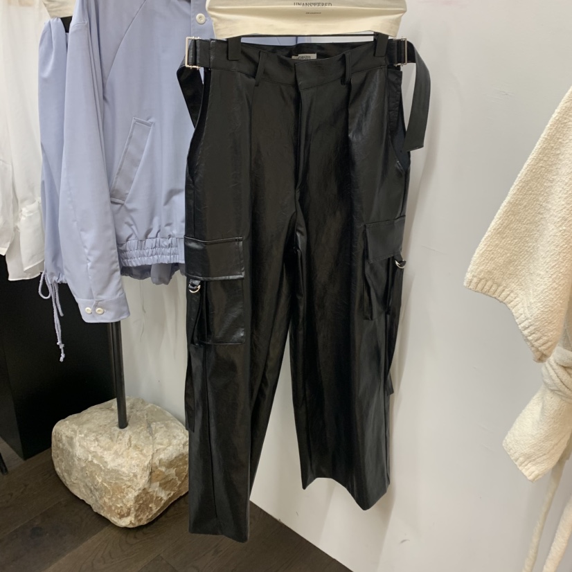 UNANSWERED-MYSTERY/FIFO東大門代購女士新品真品休閑褲皮革UNANSWERED-MYSTERY/FIFO休閑褲圖色1