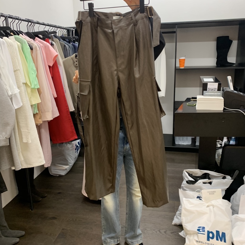 UNANSWERED-MYSTERY/FIFO東大門代購女士新品真品休閑褲皮革UNANSWERED-MYSTERY/FIFO休閑褲圖色2