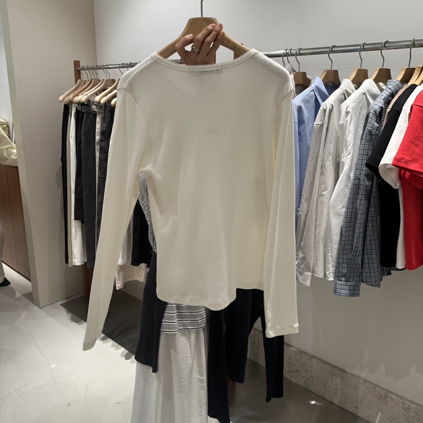 ANDMORE BUTTON韓國代購女裝新款推薦26春季長袖T恤蕾絲花ANDMORE BUTTON長袖T恤