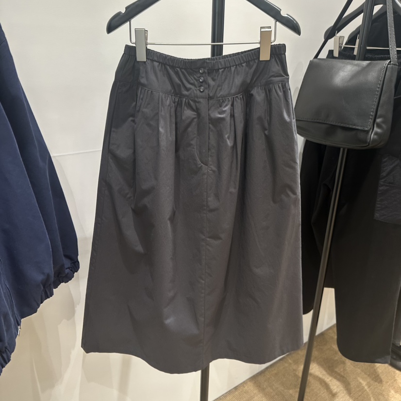 FEBRUARY 11東大門實拍女裝新款時尚人氣休閑長裙喇叭紐扣FEBRUARY 11長裙圖色2墨色