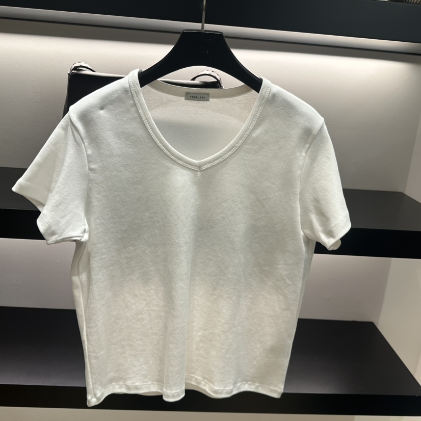 FEBRUARY 11韓國代購女士新品熱賣26春夏真品推薦T恤V領FEBRUARY 11T恤圖色1