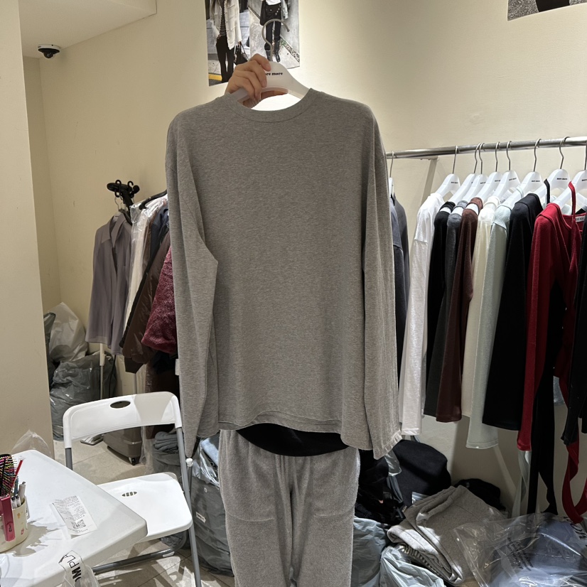 MOREMORE東大門實拍女士新款真品時尚人氣推薦長袖T恤絲綢more more長袖T恤圖色2